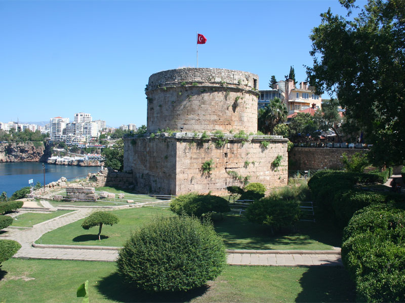 Башня Хыдырлык сохранилась в городе со времен Древнего Рима